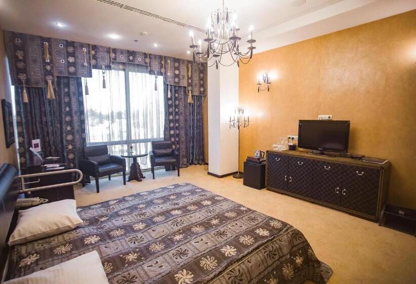 سوییت جونیور لوکس, Feride