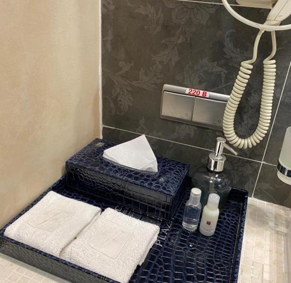 اتاق لوکس, Feride