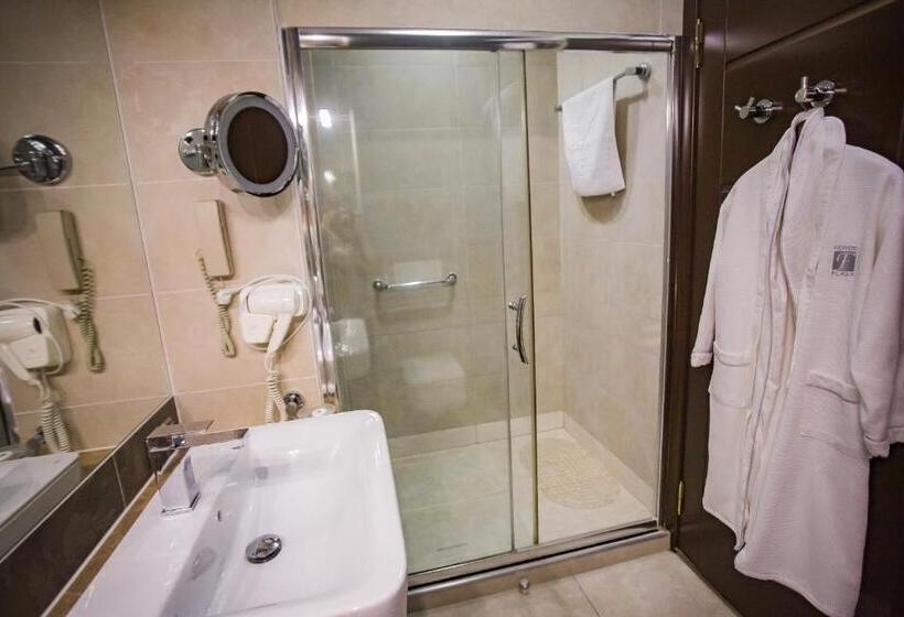 اتاق لوکس, Feride