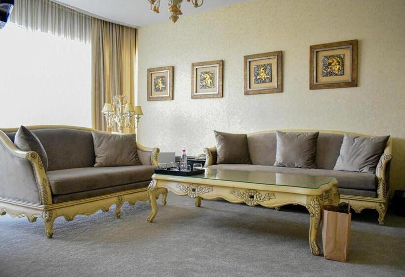 سوئیت با تخت بزرگ, Feride