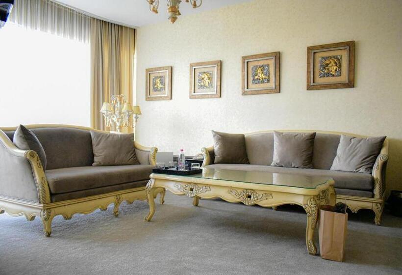 سوئیت با تخت بزرگ, Feride