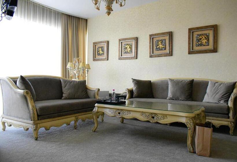 سوئیت با تخت بزرگ, Feride