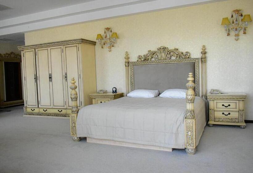 سوئیت با تخت بزرگ, Feride