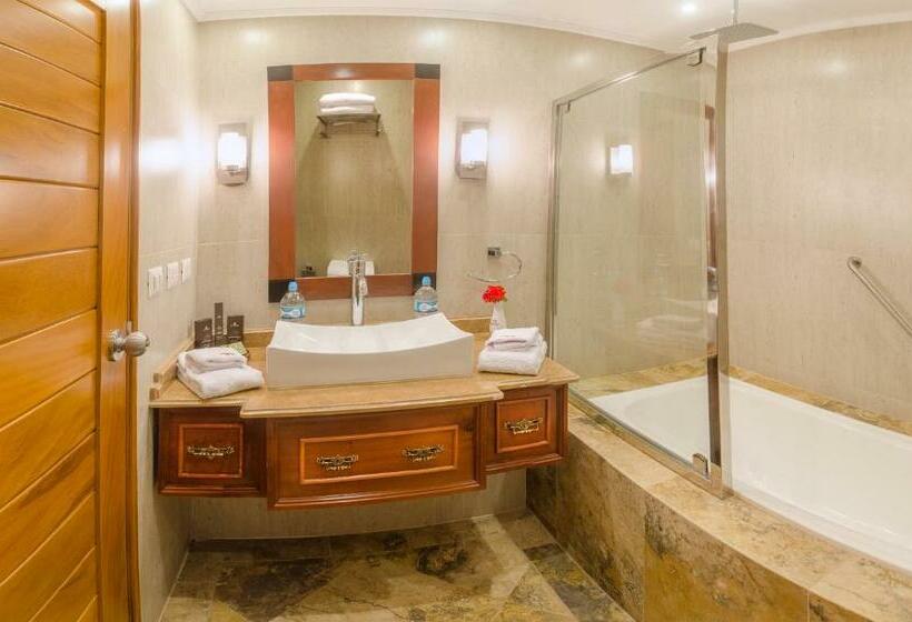 اتاق لوکس با تخت بزرگ, Taypikala Deluxe Valle Sagrado