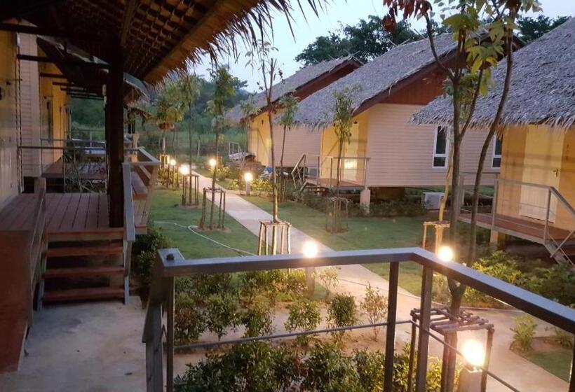 정원 전망 4인용 스탠다드 룸, Narinfah Resort