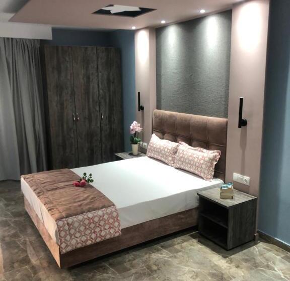 סטודיו דלוקס, Aphrodite Of Thassos