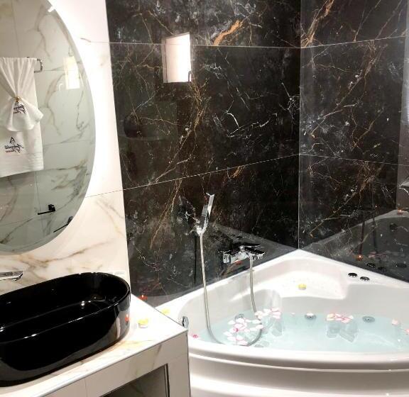 סוויטה דלוקס, Aphrodite Of Thassos