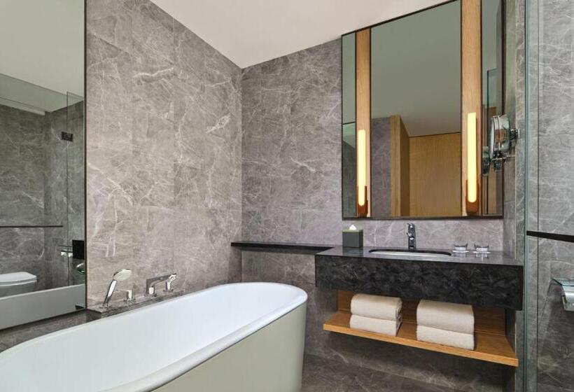 스탠다드 룸 킹사이즈 침대, Sheraton Kuching