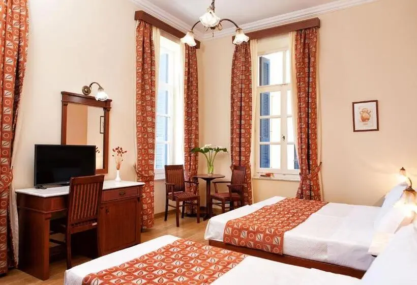 Chambre Triple Supérieure, Egli