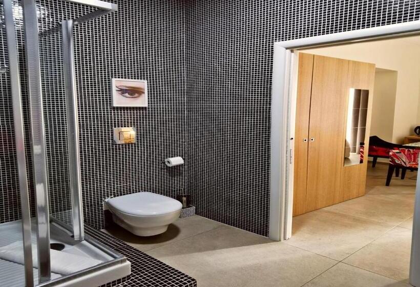 اتاق سوپریور, Artistic Charming House