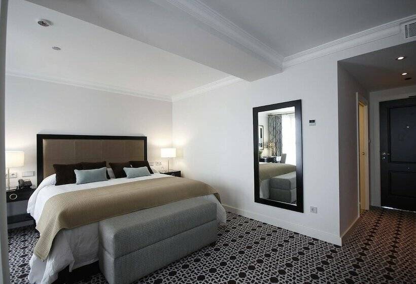 سوییت جونیور, Palm Camayenne