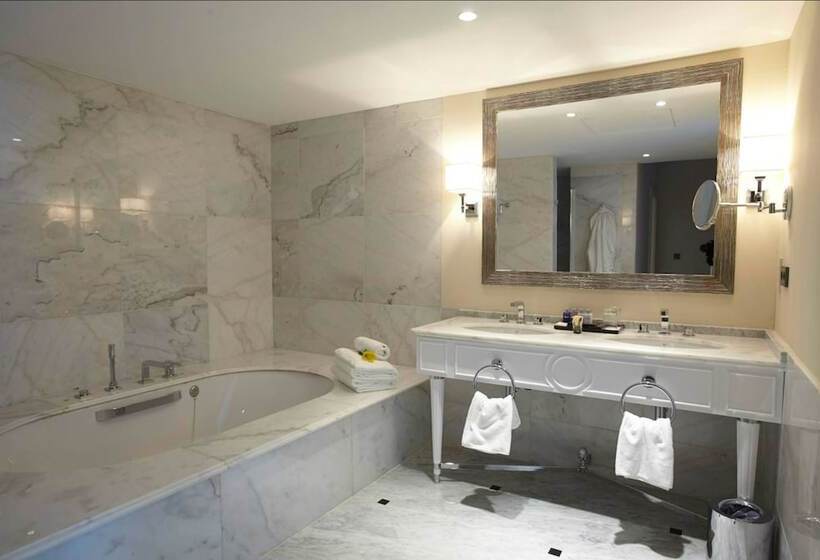 سوئیت پرزیدنت, Palm Camayenne