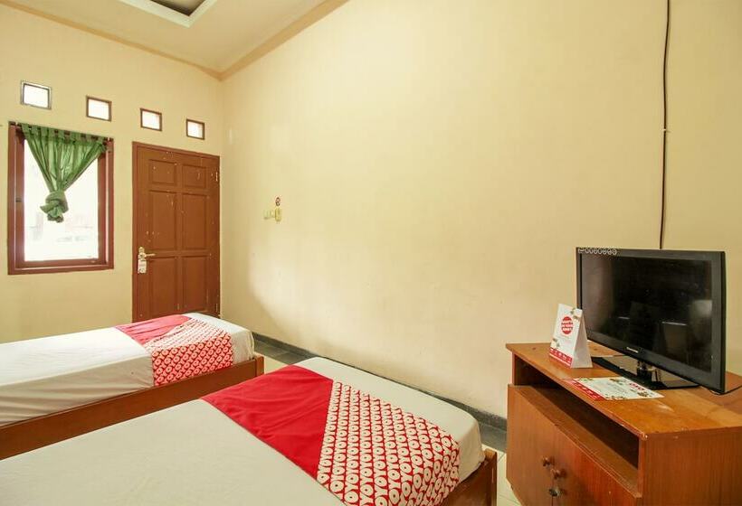 Номер Стандарт, Reddoorz Plus At Hotel Sofia Pangandaran