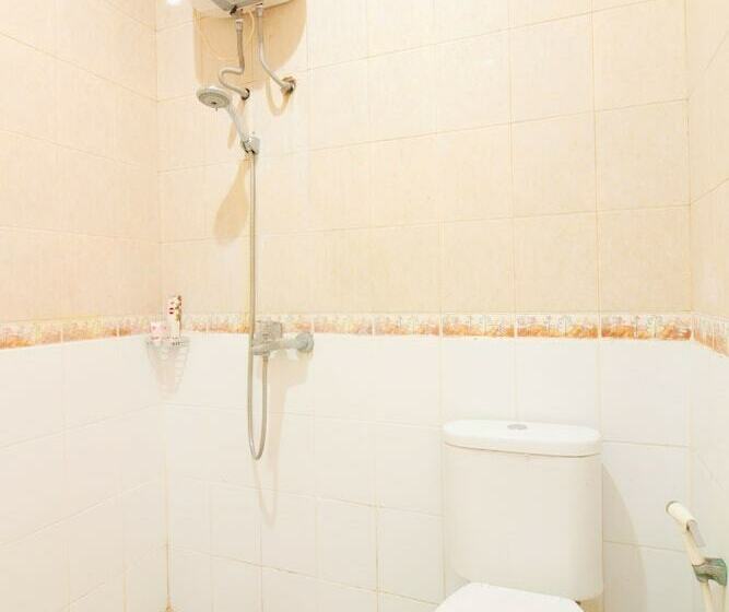 Номер Deluxe, Reddoorz Plus At Hotel Sofia Pangandaran
