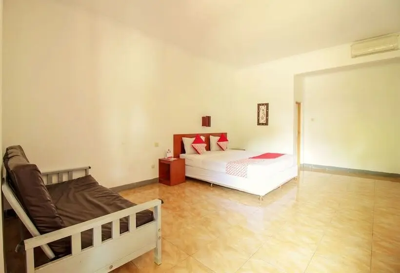 Deluxe Suite, Reddoorz Plus At Hotel Sofia Pangandaran