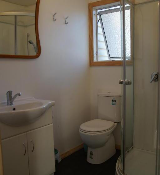 סטודיו משפחתי, Little Paradise & Petting Farm