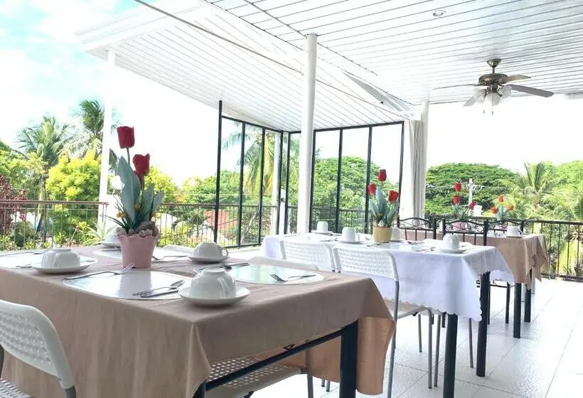 Standard Kolmen Hengen Huone, Luna Oslob Travellers Inn