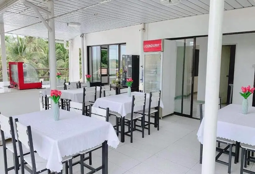 Standard Kolmen Hengen Huone, Luna Oslob Travellers Inn