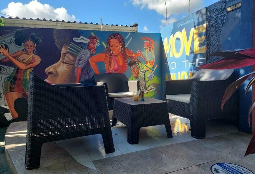 استودیو استاندارد با تراس, Dancehall Hostel