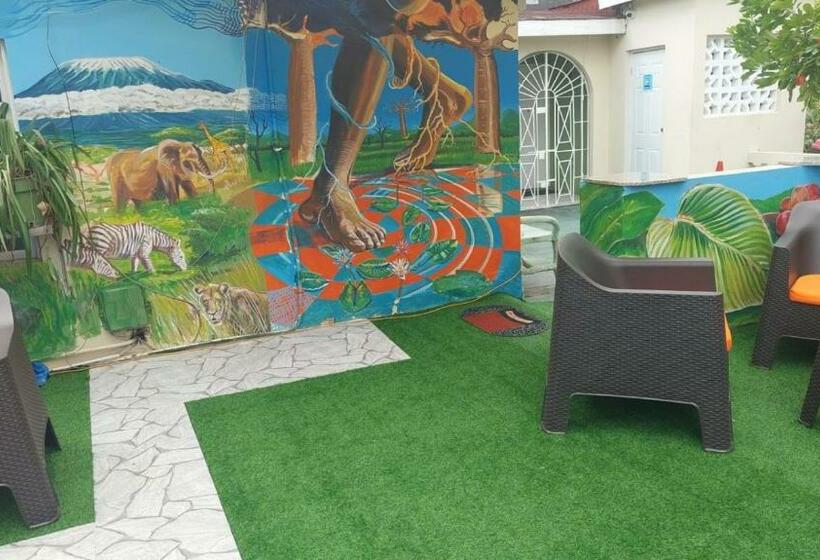 استودیو استاندارد با تراس, Dancehall Hostel