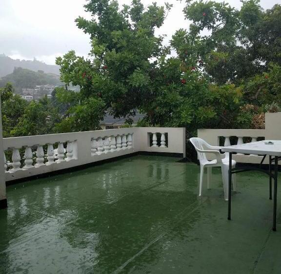 استودیو استاندارد با تراس, Dancehall Hostel