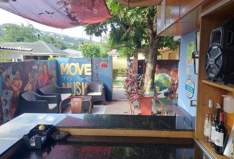 اتاق لوکس, Dancehall Hostel