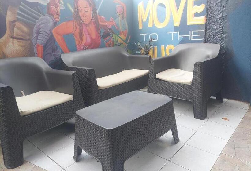 اتاق استاندارد با سرویس بهداشتی مشترک, Dancehall Hostel