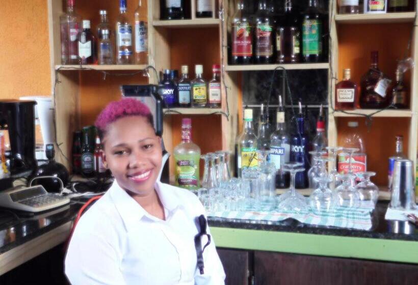 اتاق استاندارد با سرویس بهداشتی مشترک, Dancehall Hostel