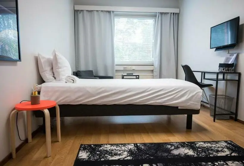 Standard Yhden Hengen Huone Jaettu Kylpyhuone, The Rooms Airport   20rooms