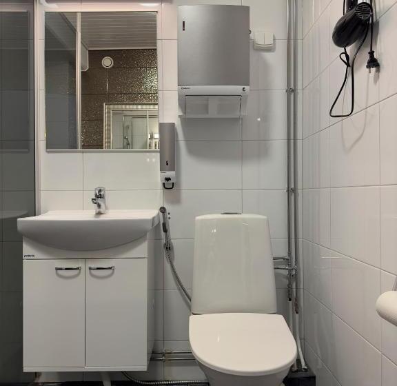 Трехместный Номер Стандарт Совместная Ванная, The Rooms Airport   20rooms