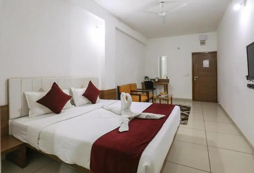 اتاق سوپریور با تخت بزرگ, Ashray Inn Express