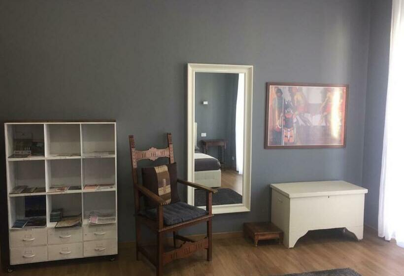 带城市景观的套间, La Camera Con Vista