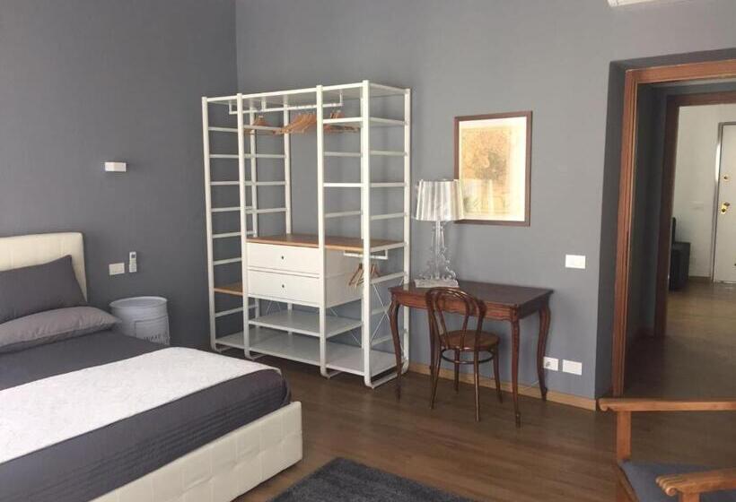 带城市景观的套间, La Camera Con Vista