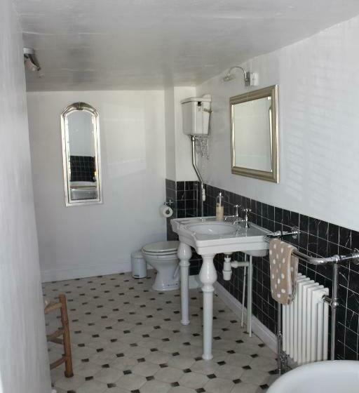 غرفة قياسية سرير كينج, The Olde House