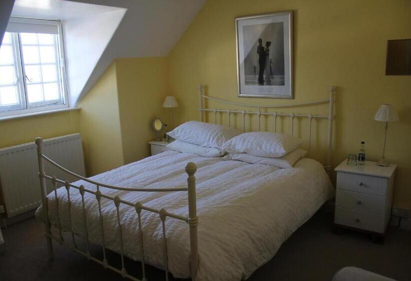 غرفة عائلية, The Olde House