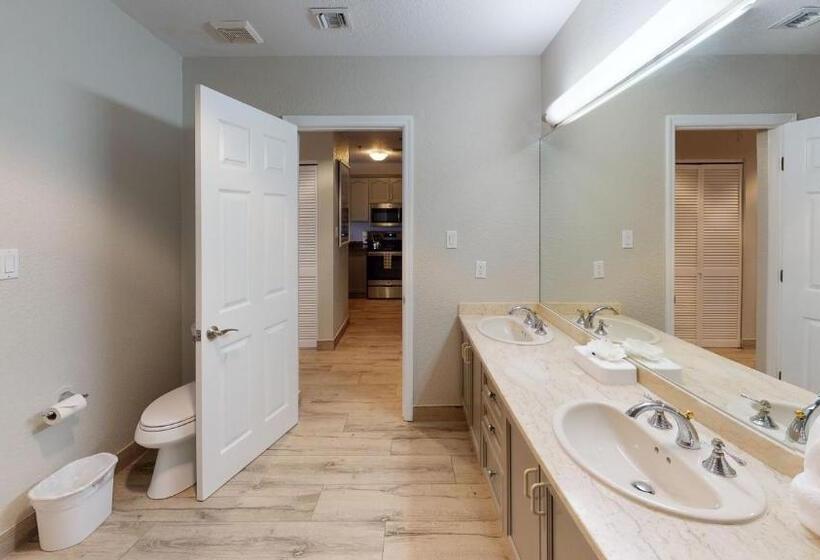 سوئیت با تخت بزرگ, The Grand Caymanian Resort