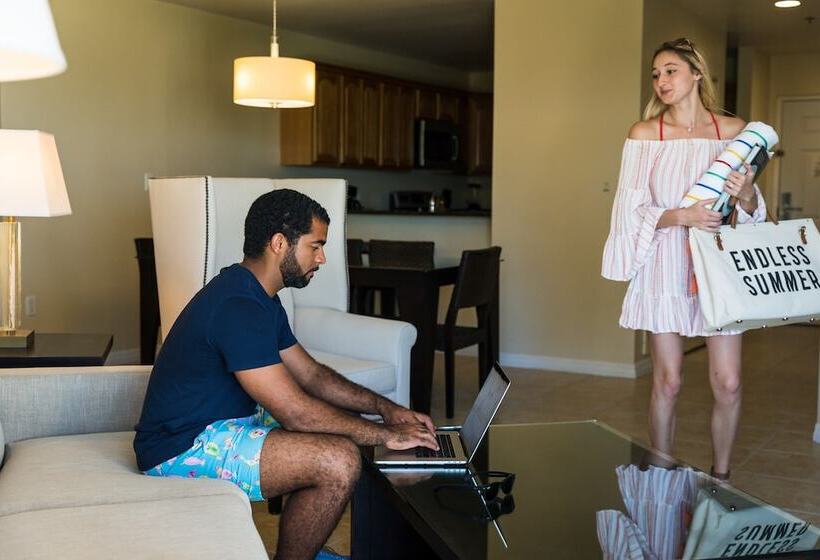 سوئیت با تخت بزرگ, The Grand Caymanian Resort