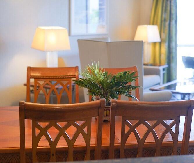 سوئیت با تخت بزرگ, The Grand Caymanian Resort