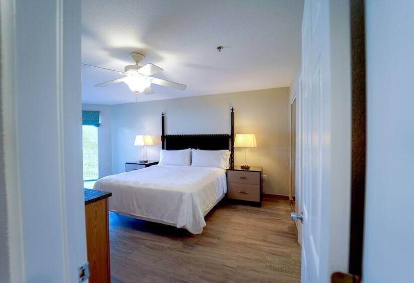 سوئیت با تخت بزرگ, The Grand Caymanian Resort