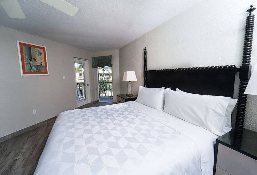 سوئیت با تخت بزرگ, The Grand Caymanian Resort