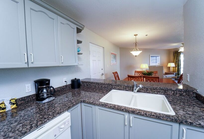 سوئیت با تخت بزرگ, The Grand Caymanian Resort