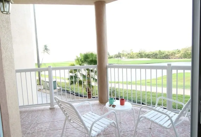 سوئیت با تخت بزرگ, The Grand Caymanian Resort