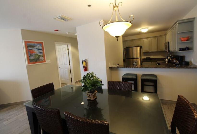 سوئیت با تخت بزرگ, The Grand Caymanian Resort