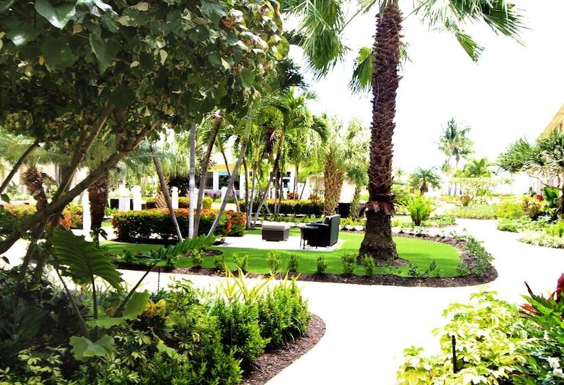 سوئیت با تخت بزرگ, The Grand Caymanian Resort