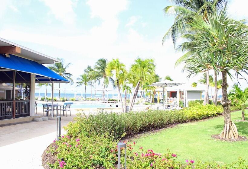 سوئیت با تخت بزرگ, The Grand Caymanian Resort