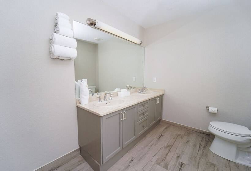 سوئیت با تخت بزرگ, The Grand Caymanian Resort