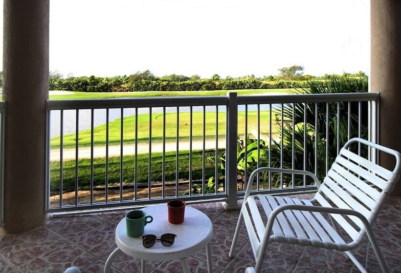 سوئیت با تخت بزرگ, The Grand Caymanian Resort