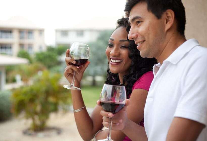 سوئیت با تخت بزرگ, The Grand Caymanian Resort