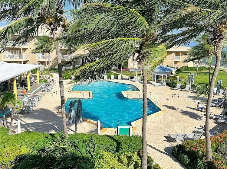 سوئیت با تخت بزرگ, The Grand Caymanian Resort