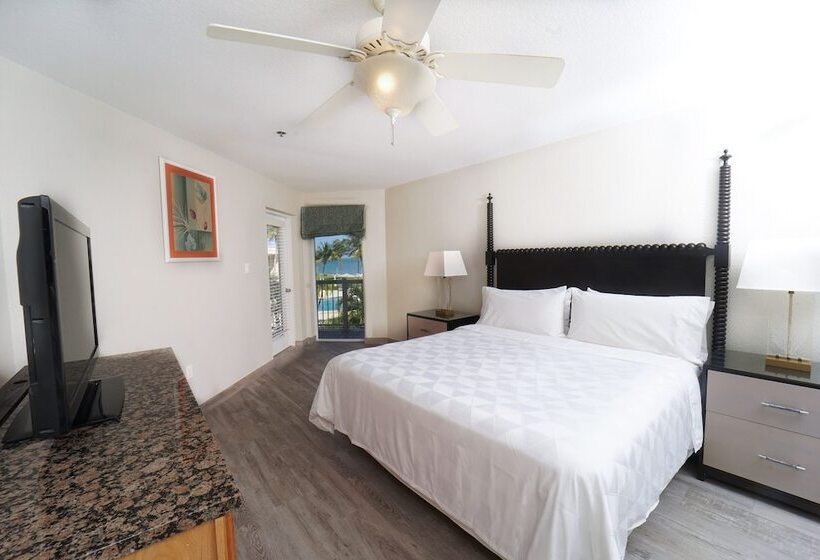 سوئیت با تخت بزرگ, The Grand Caymanian Resort